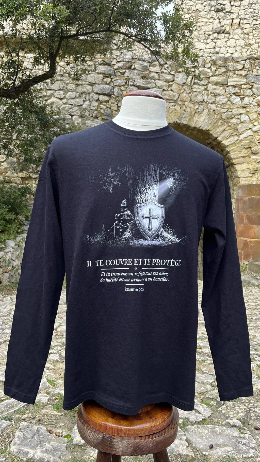 L'armure et le bouclier - Manches longues We Have Faith