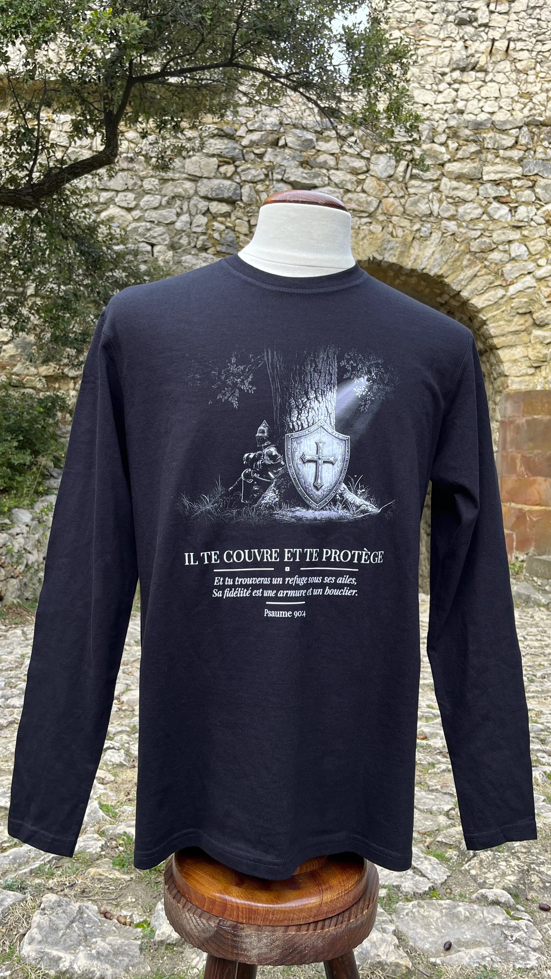 L'armure et le bouclier - Manches longues We Have Faith